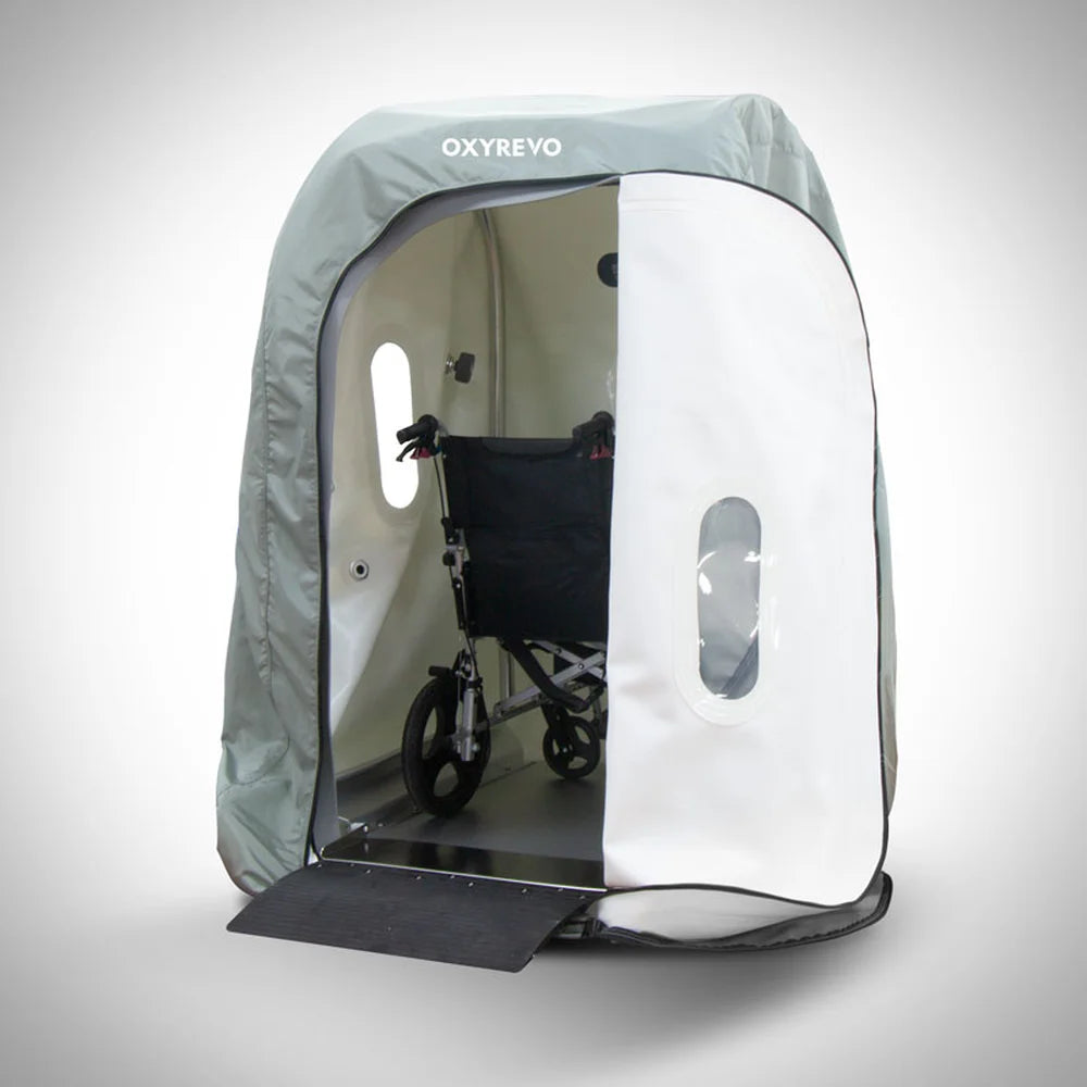 Oxyrevo Heal 40 shown from the front with the door folded open and a wheelchair positioned on the ramp