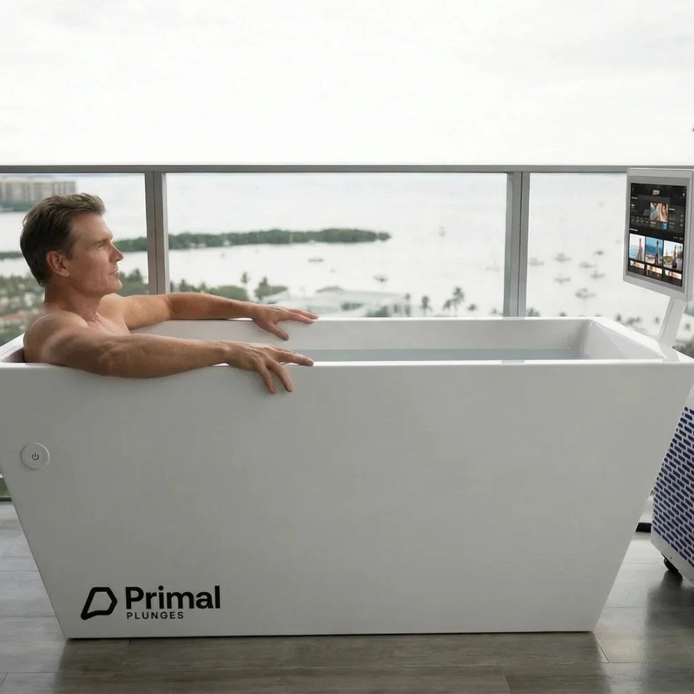 Primal Plunges Blizzard cold plunge on an apartment balcony