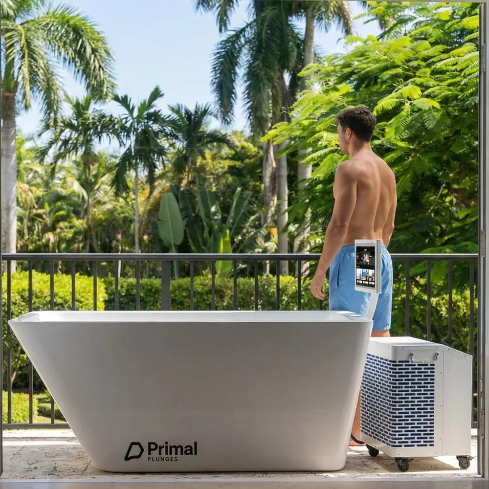 Primal Plunges Whiteout cold plunge on patio