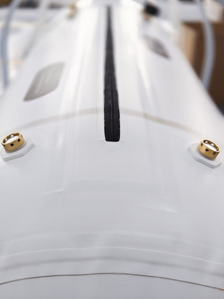 MedEq TimeCapsule Air 1.5 soft-shell hyperbaric chamber: top zipper and valves