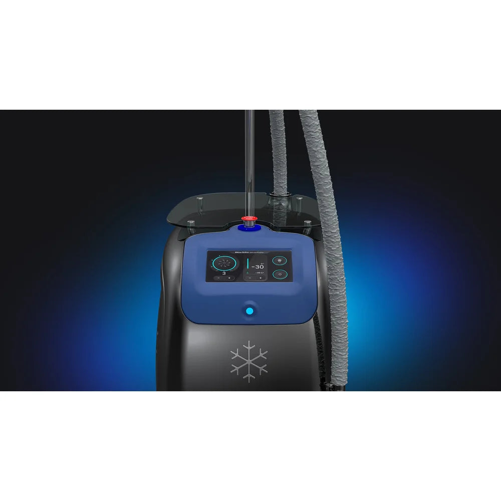 Top front detail of the Vacu Activ Cryo Flow with display, emergency stop, glass tray, snowflake badge and frosted hoses